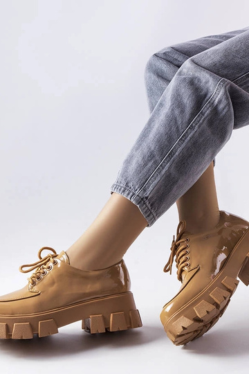 Balta-raudoni sportiniai... 2