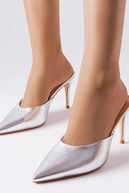 Balti sportiniai bateliai su rožine...