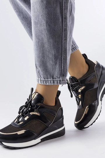 Smėlio spalvos zomšiniai...