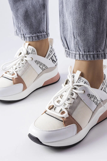 Vinceza balti ir rožiniai...