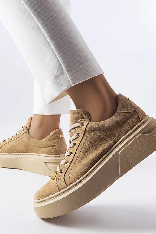 Juodos guminės šlepetės, „Cecil"