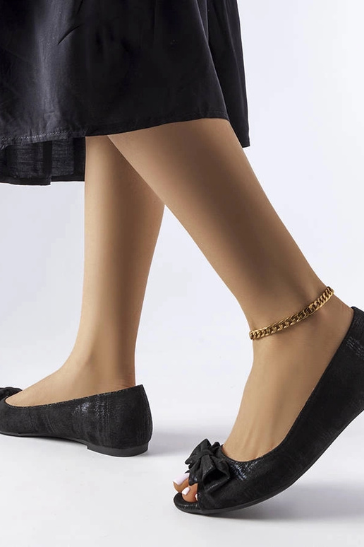 Juodi metaliniai baleto buteliai su...