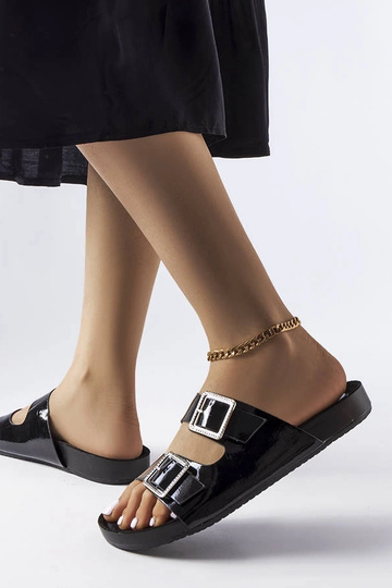 Juodos lakuotos odos... 2