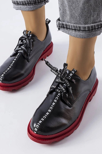 Juodi pusbačiai su...