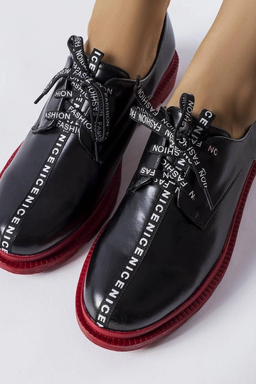 Juodi pusbačiai su... 2