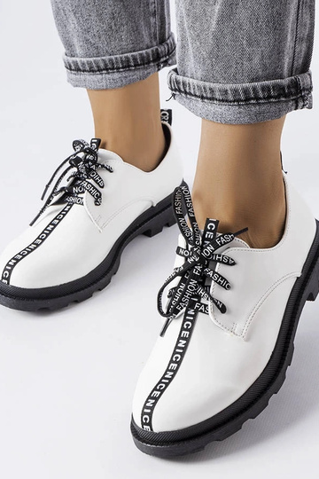 Balti pusbačiai su...