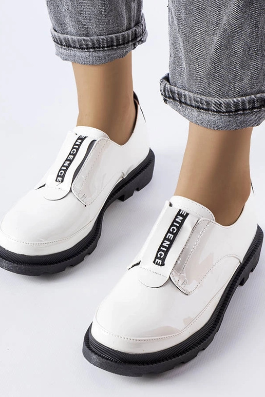 Balti lakuotos odos Legget batai Balti lakuotos odos Legget batai