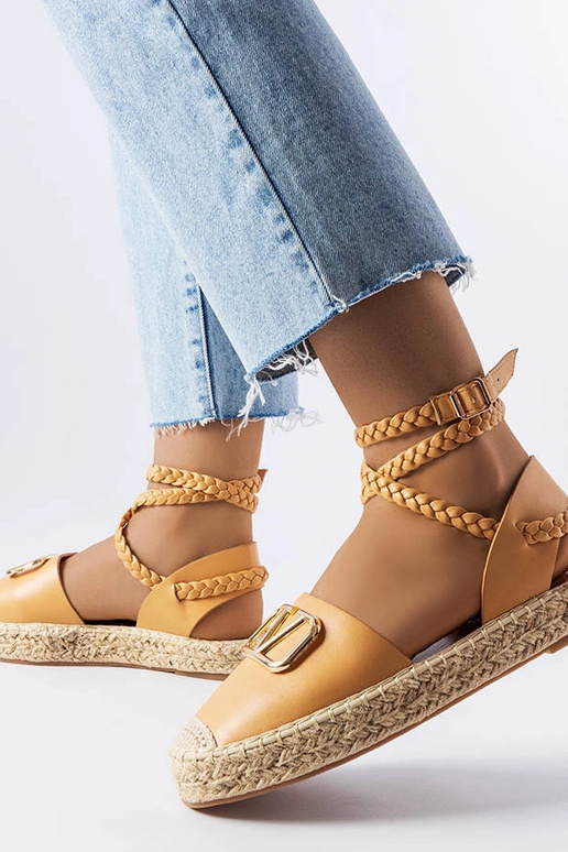 Mėlyni suvarstyti espadriliai, „Parent"