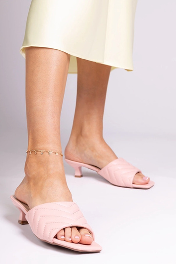 Juodos šlepetės ant žemo... 2