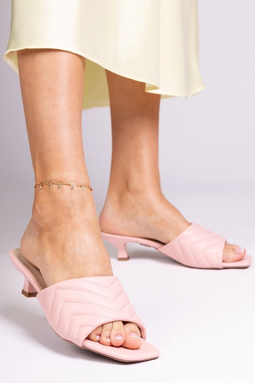 Juodos šlepetės ant žemo kulno, „Launay"