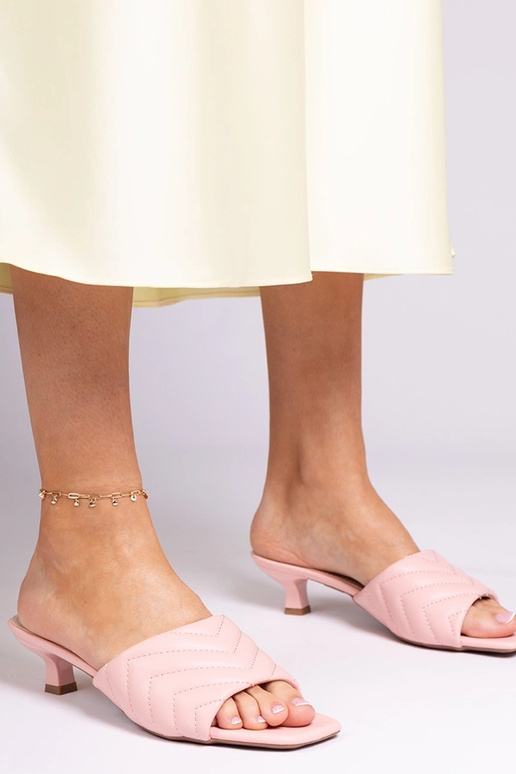 Juodos šlepetės ant žemo kulno, „Launay"