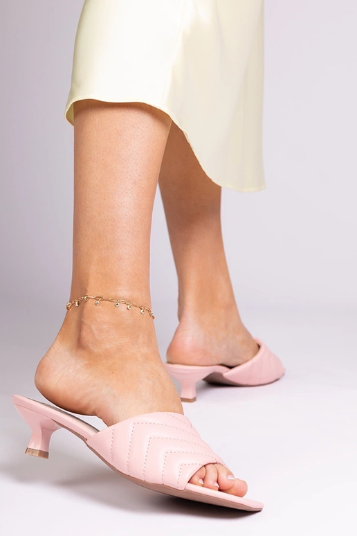 Juodos šlepetės ant žemo kulno, „Launay"