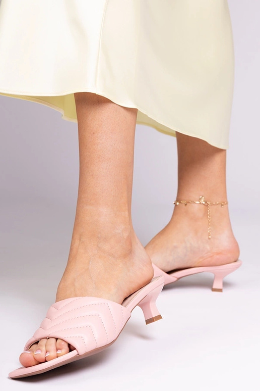 Juodos šlepetės ant žemo kulno, „Launay"