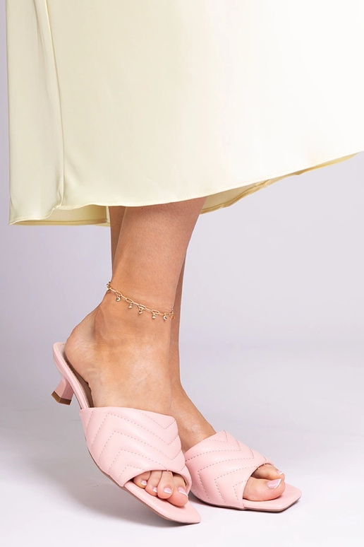 Juodos šlepetės ant žemo kulno, „Launay"