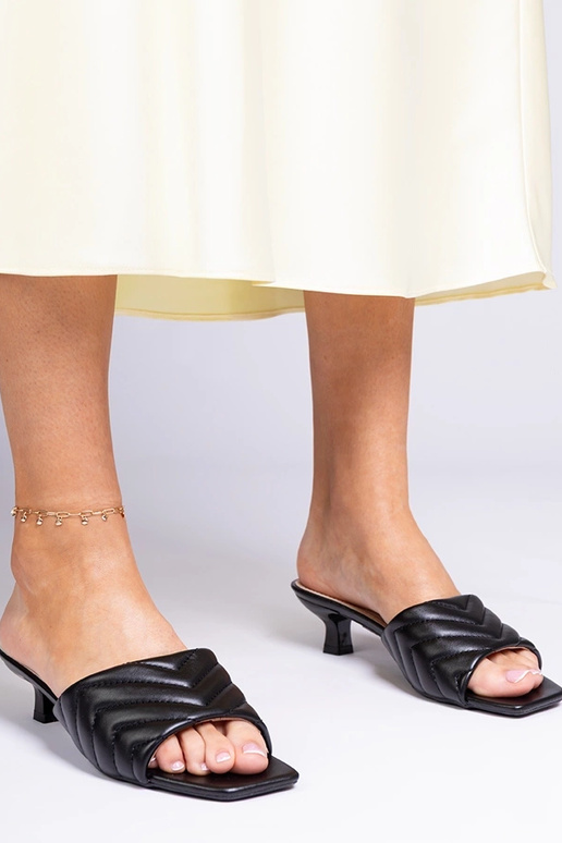 Baltos šlepetės ant žemo kulno, „Launay"