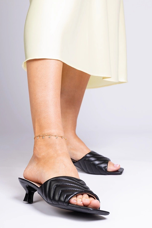 Baltos šlepetės ant žemo kulno, „Launay"