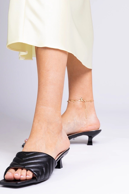 Baltos šlepetės ant žemo kulno, „Launay"