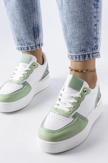 Žali sportbačiai ant Tooele...