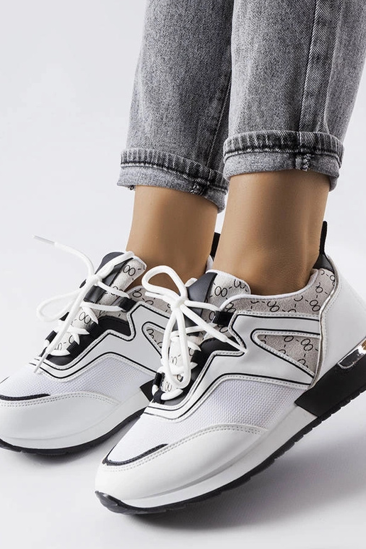 Balti sportbačiai su aukso elementais... Balti sportbačiai su aukso elementais...