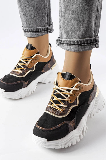 Juodi sportbačiai... 2