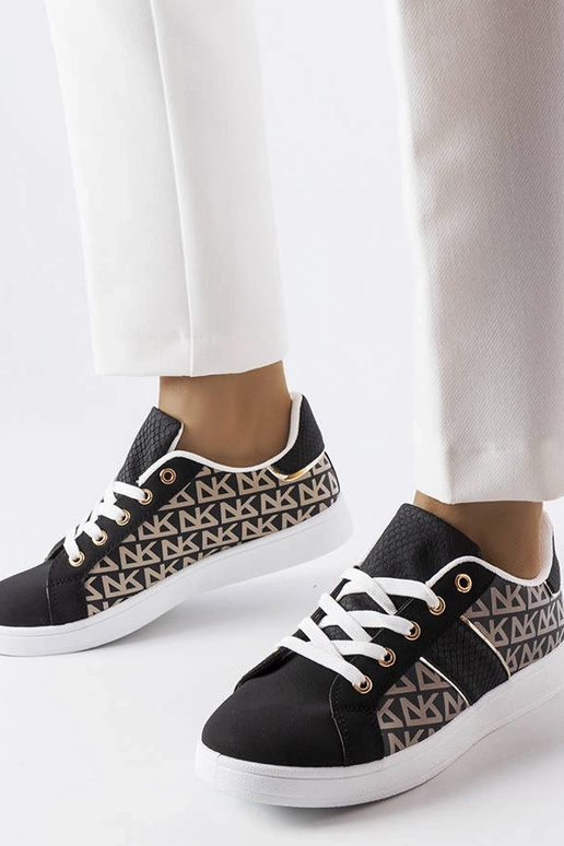 Juodi sportbačiai, dekoruoti Bolduc... Juodi sportbačiai, dekoruoti Bolduc...