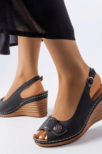 Juodi „Sheridan Wedge“ sandalai 2