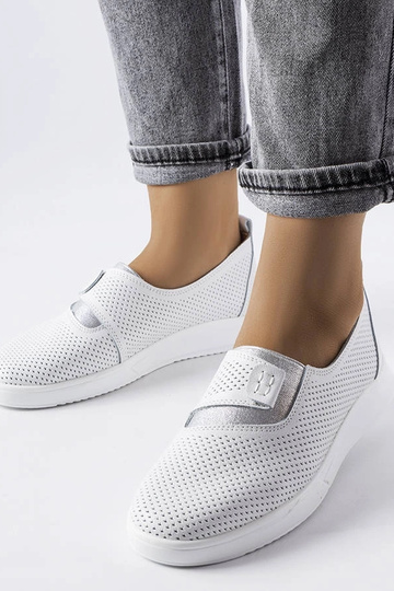 Ethels balti perforuotos...