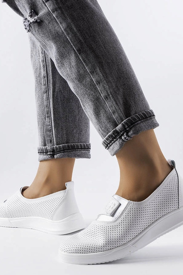 Ethels balti perforuotos... 2