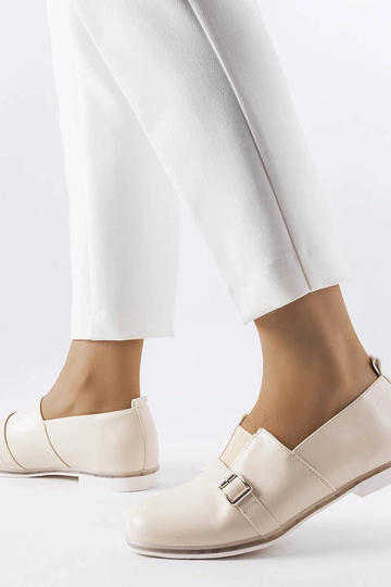 Balti pusbačiai su odiniu... 2