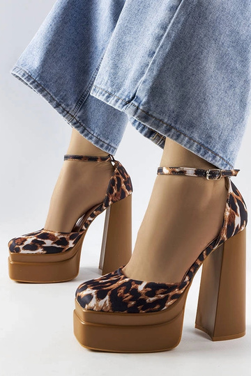 Rudos aukštakulnės pompos...