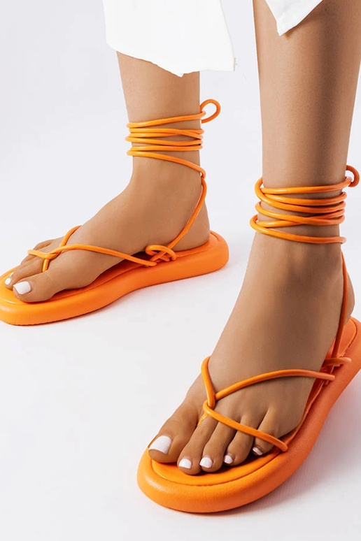 Laurence oranžinės suvarstomos basutės