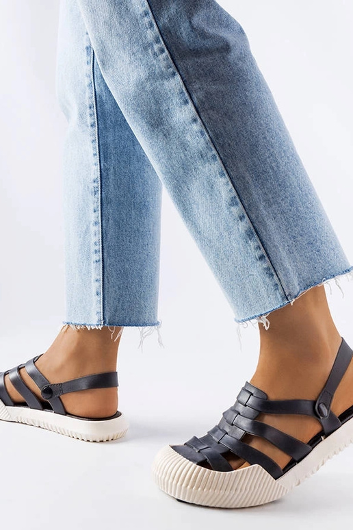 Juodos gumos Canton sandalai