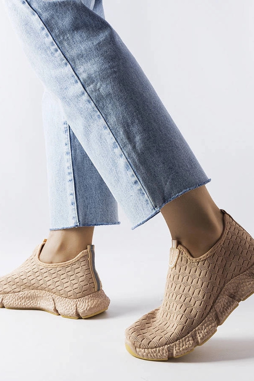 Smėlio spalvos sportiniai sportbačiai...