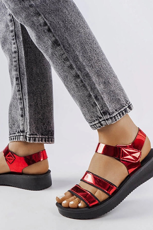 Brices raudonos lakuotos odos sandalai Brices raudonos lakuotos odos sandalai