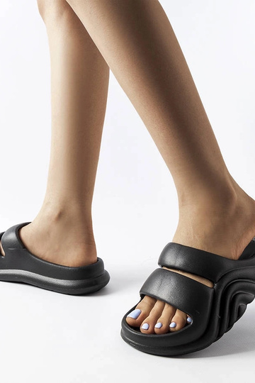 Juodos gumos Geneve šlepetės