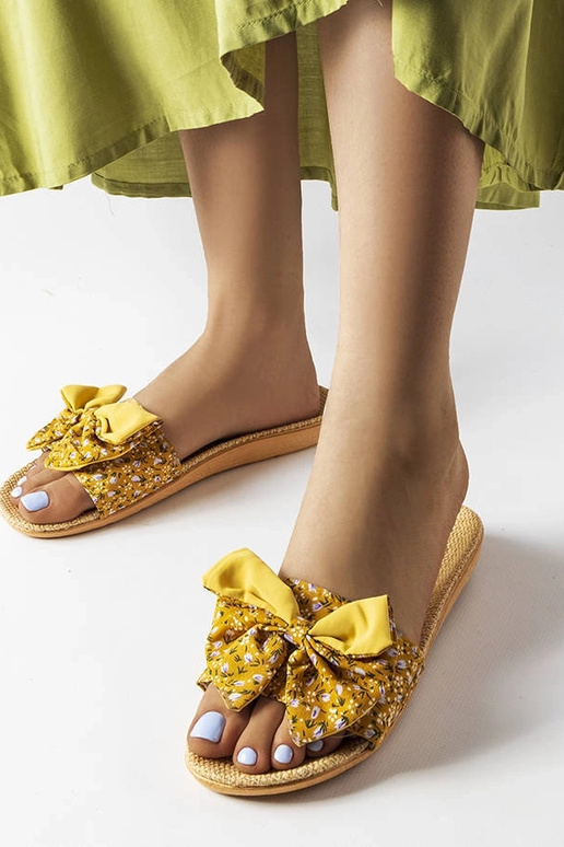 Smėlio spalvos sandalai ant žemo...