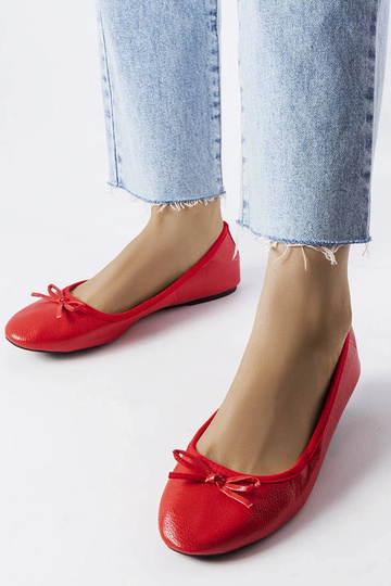 Raudoni baleto buteliai su...