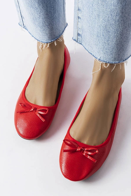 Raudoni baleto buteliai su lanku...