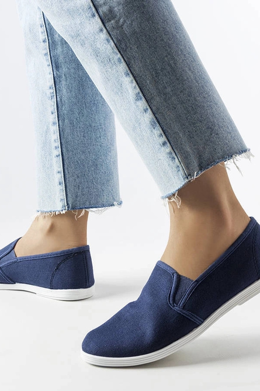 Tamsiai mėlynos spalvos audinio... Tamsiai mėlynos spalvos audinio...