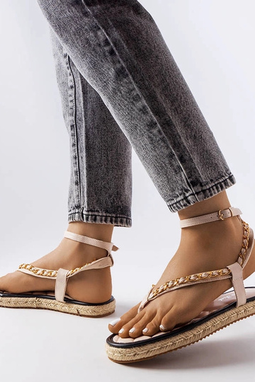 Smėlio spalvos basutės...