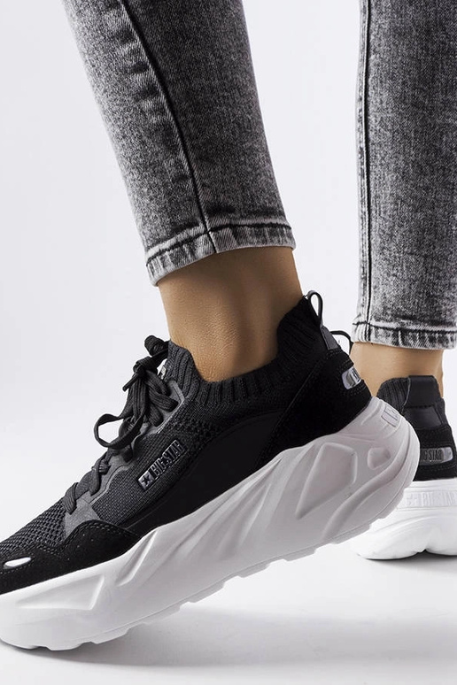 Juodi sandalai ant platformos, „Veltri"