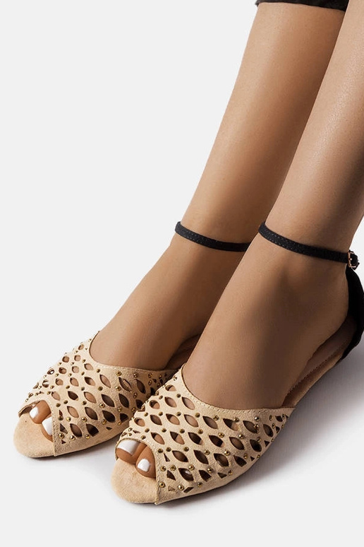 Smėlio spalvos ažūrinės basutės su... Smėlio spalvos ažūrinės basutės su...