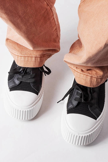 Juodo audinio sportbačiai Mallus platformoje 2