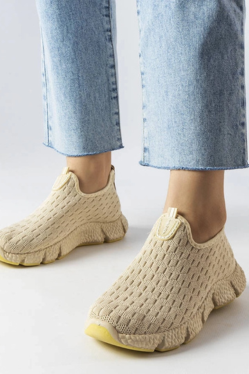 Šviesiai smėlio spalvos...