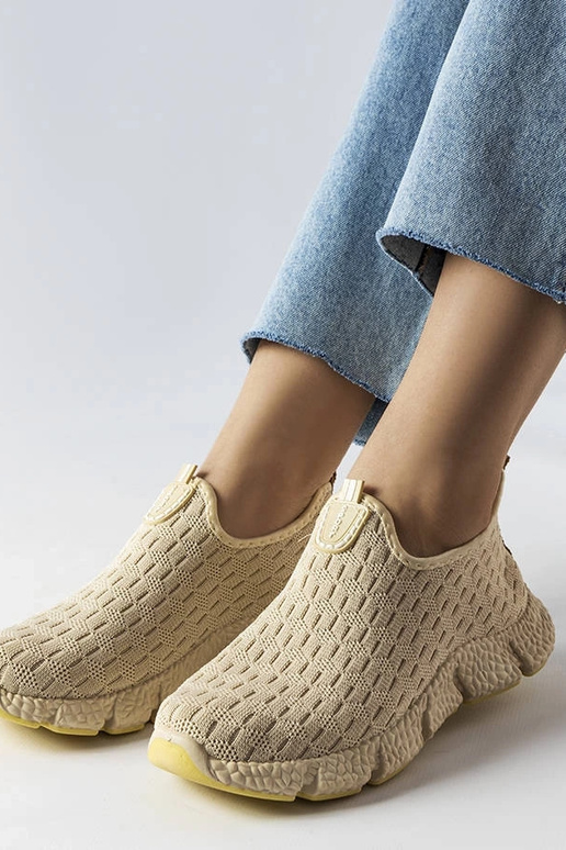 Šviesiai smėlio spalvos Obenor... Šviesiai smėlio spalvos Obenor...