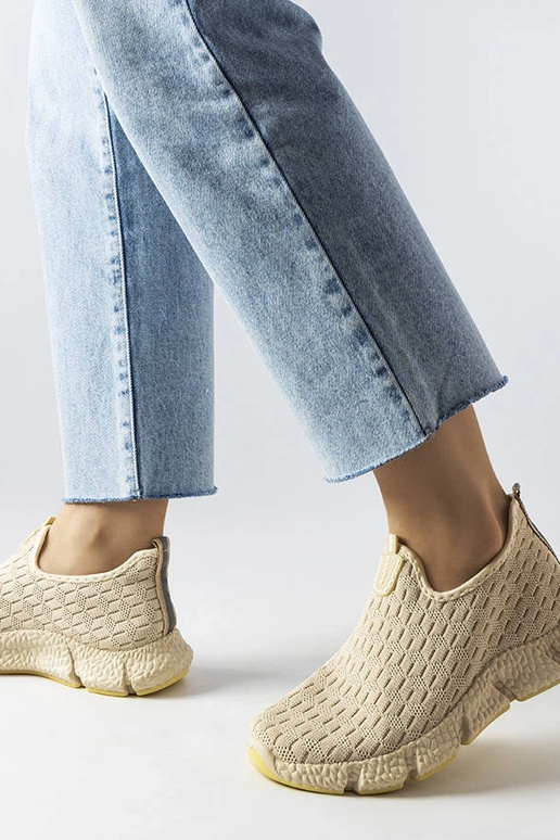 Šviesiai smėlio spalvos Obenor... Šviesiai smėlio spalvos Obenor...