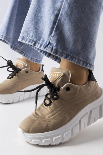 Tamsiai smėlio spalvos...