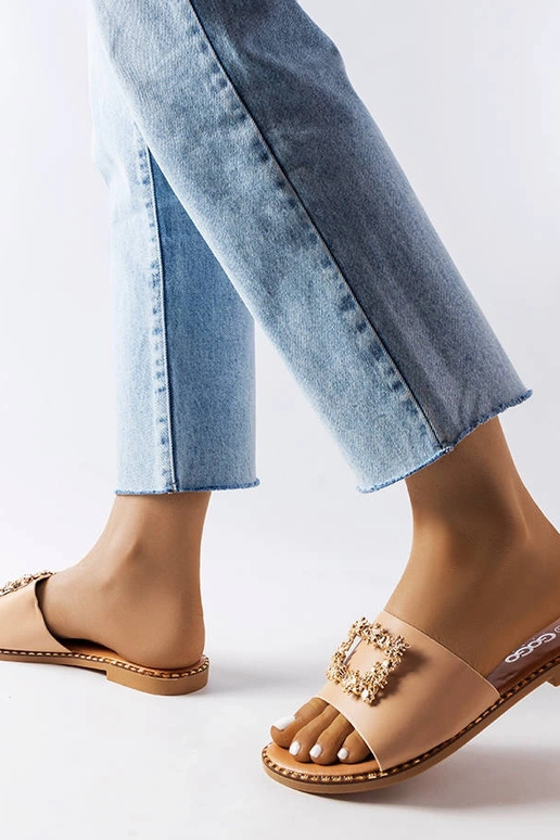 Juodos šlepetės su dekoracija, „Miriama"