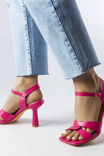 Rožinės aukštakulnės...