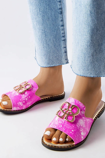 Lea rožinės spalvos...